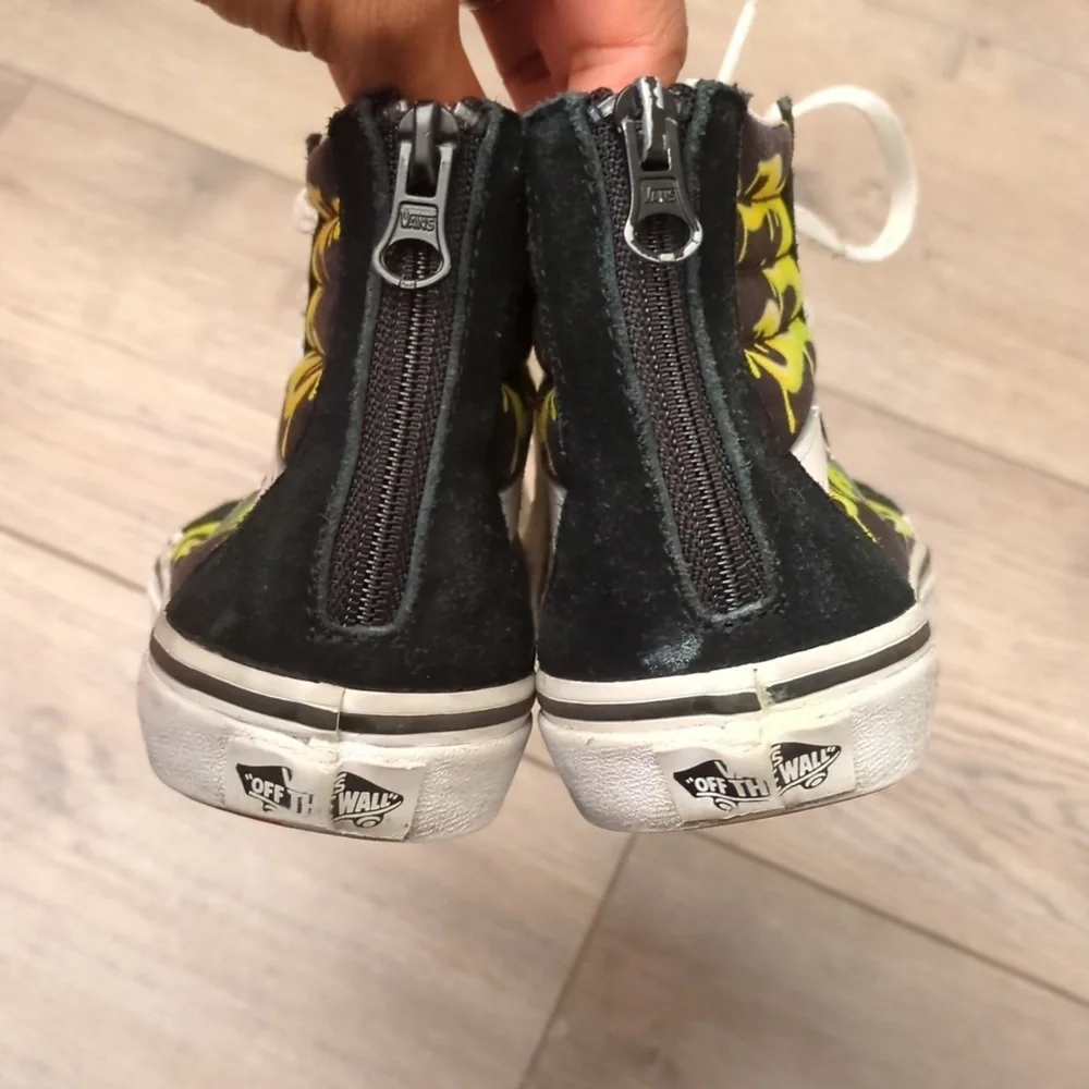 Vans - Picture 3 of 6